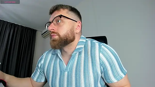 Snapshot of Findom_guy chatting on 03/19/26, 11:10 Findom guy online show from 03/19/26, 11:10