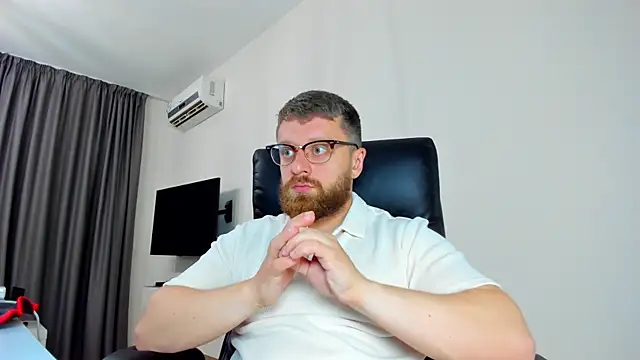 Snapshot of Findom_guy chatting on 04/10/26, 12:12 Findom guy online show from 04/10/26, 12:12