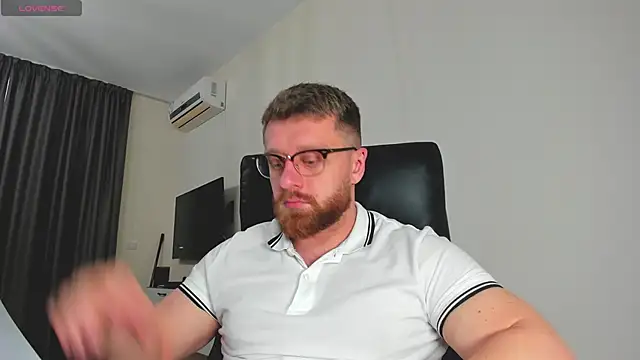 Snapshot of Findom_guy chatting on 03/08/26, 11:46 Findom guy online show from 03/08/26, 11:46