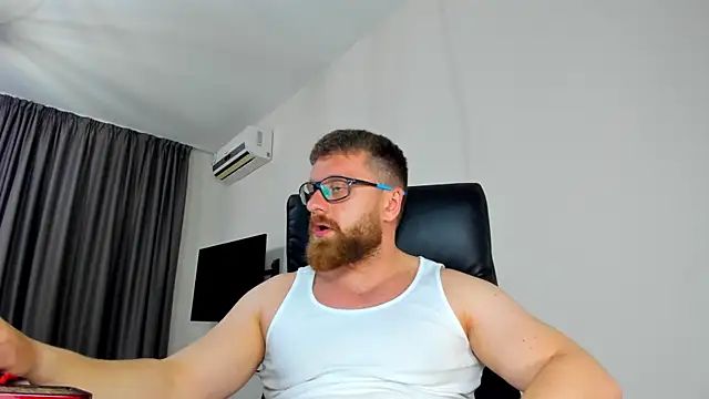 Snapshot of Findom_guy chatting on 04/24/26, 06:21 Findom guy online show from 04/24/26, 06:21
