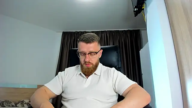 Snapshot of Findom_guy chatting on 06/09/26, 04:52 Findom guy online show from 06/09/26, 04:52