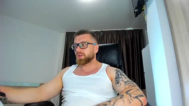 Snapshot of Findom_guy chatting on 06/25/26, 04:34 Findom guy online show from 06/25/26, 04:34