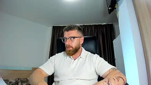 Snapshot of Findom_guy chatting on 06/16/26, 03:12 Findom guy online show from 06/16/26, 03:12