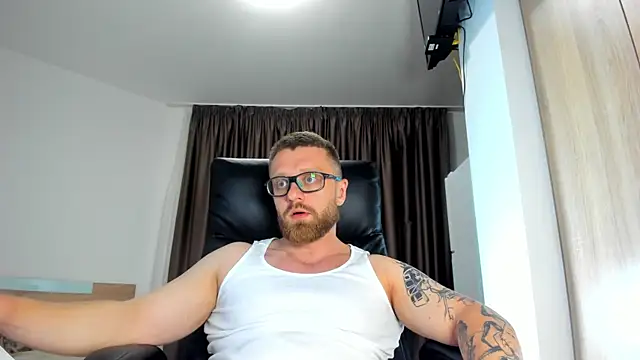 Snapshot of Findom_guy chatting on 06/26/26, 07:31 Findom guy online show from 06/26/26, 07:31