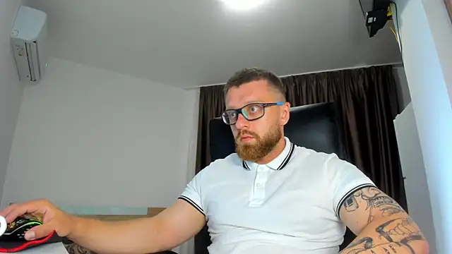 Snapshot of Findom_guy chatting on 06/24/26, 05:22 Findom guy online show from 06/24/26, 05:22