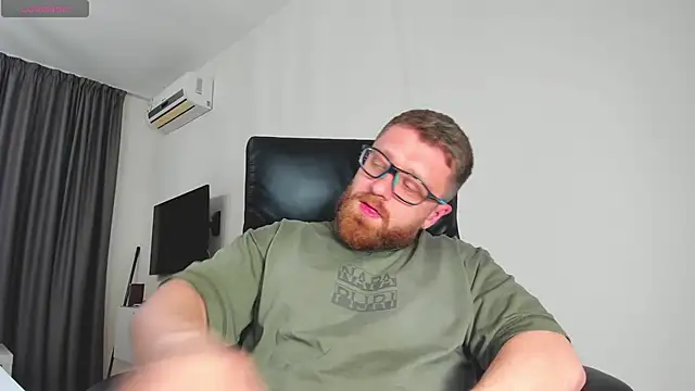 Snapshot of Findom_guy chatting on 03/12/26, 06:12 Findom guy online show from 03/12/26, 06:12