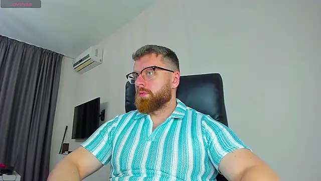 Snapshot of Findom_guy chatting on 03/24/26, 11:43 Findom guy online show from 03/24/26, 11:43