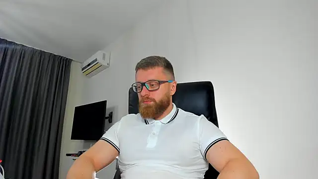 Snapshot of Findom_guy chatting on 05/02/26, 05:51 Findom guy online show from 05/02/26, 05:51