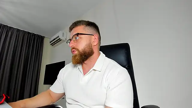 Snapshot of Findom_guy chatting on 05/24/26, 04:40 Findom guy online show from 05/24/26, 04:40