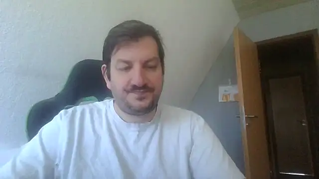 Snapshot of Golffahrer1982 chatting on 11/10/25, 11:15 Golffahrer1982 online show from 11/10/25, 11:15