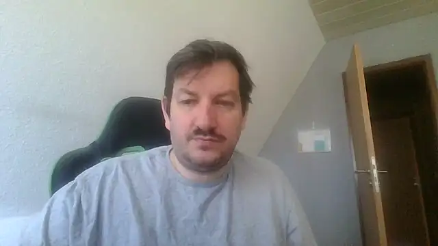 Snapshot of Golffahrer1982 chatting on 10/30/25, 10:24 Golffahrer1982 online show from 10/30/25, 10:24