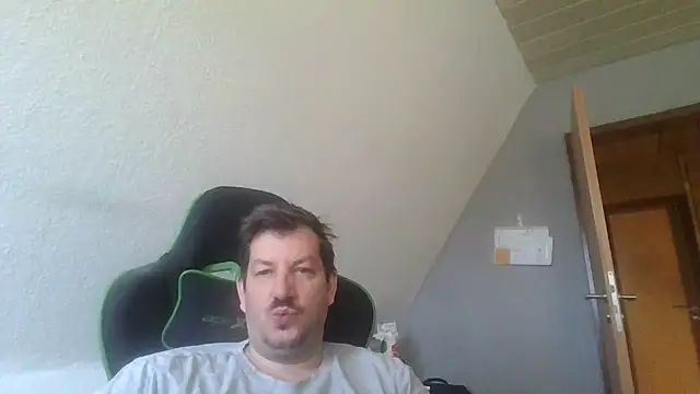 Snapshot of Golffahrer1982 chatting on 09/13/25, 10:15 Golffahrer1982 online show from 09/13/25, 10:15