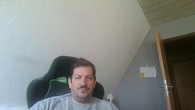 Snapshot of Golffahrer1982 chatting on 09/11/25, 10:04 Golffahrer1982 online show from 09/11/25, 10:04