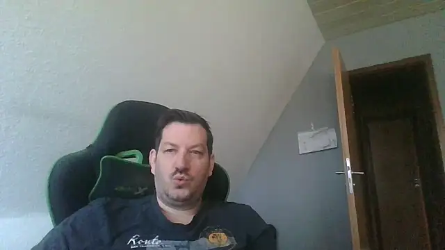 Golffahrer1982 online show from 12/21/25, 10:06