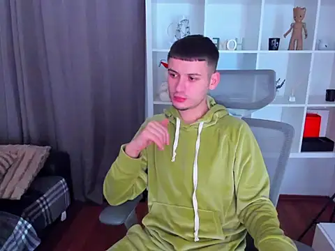 andboyfor6 online show from 12/16/25, 08:51