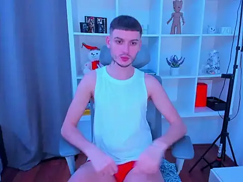 andboyfor6 online show from 12/23/25, 08:46