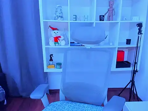 andboyfor6 online show from 12/15/25, 08:25