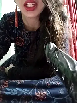 Snapshot of Noor_Darliing chatting on 11/11/25, 04:35 Noor Darliing online show from 11/11/25, 04:35