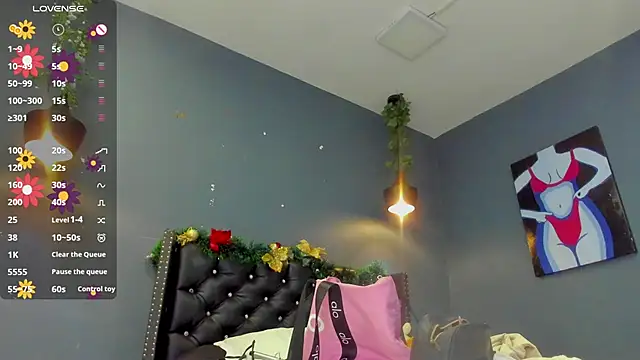 Snapshot of Sophiietaylor chatting on 12/17/25, 11:37 Sophiietaylor online show from 12/17/25, 11:37