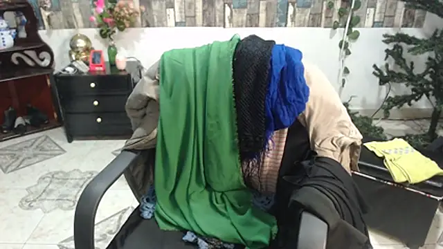 Snapshot of KarimaSarabe chatting on 11/27/25, 01:17 KarimaSarabe online show from 11/27/25, 01:17