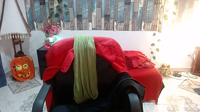 Snapshot of KarimaSarabe chatting on 10/17/25, 10:33 KarimaSarabe online show from 10/17/25, 10:33