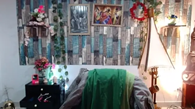 Snapshot of KarimaSarabe chatting on 10/27/25, 09:16 KarimaSarabe online show from 10/27/25, 09:16