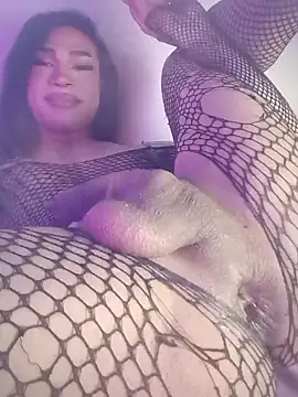 Snapshot of Victor-and-shelly chatting on 10/27/25, 08:04 Victor-and-shelly online show from 10/27/25, 08:04