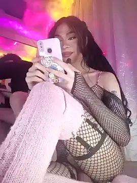 Snapshot of Victor-and-shelly chatting on 12/21/24, 08:39 Victor-and-shelly online show from 12/21/24, 08:39