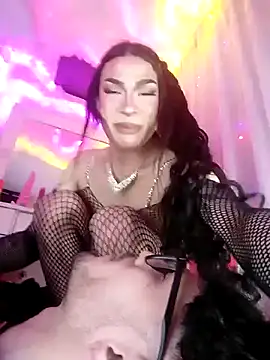 Snapshot of Victor-and-shelly chatting on 12/22/24, 01:45 Victor-and-shelly online show from 12/22/24, 01:45