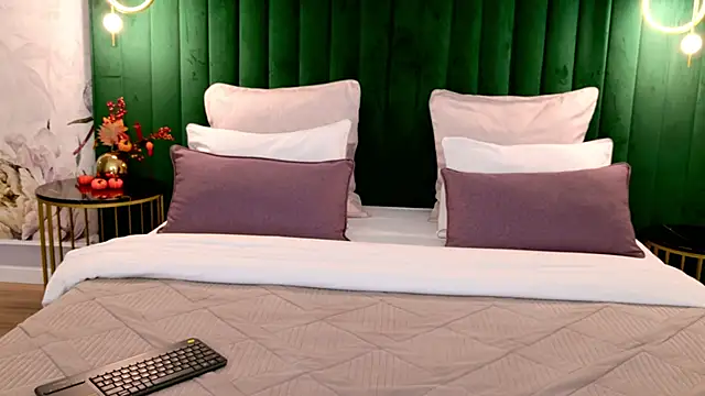 LilyRaisa online show from 11/08/25, 03:10