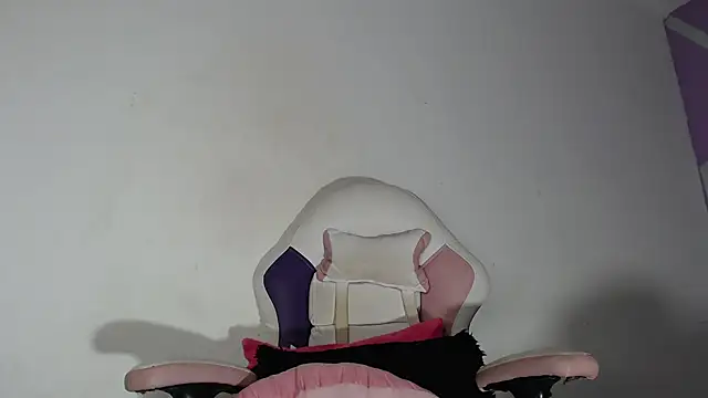 Snapshot of missleina-69 chatting on 03/12/25, 10:07 missleina-69 online show from 03/12/25, 10:07