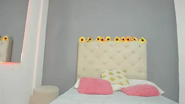 Snapshot of violetasimonz chatting on 02/10/25, 04:36 violetasimonz online show from 02/10/25, 04:36