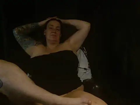 SimoneMoore online show from 12/23/25, 08:02