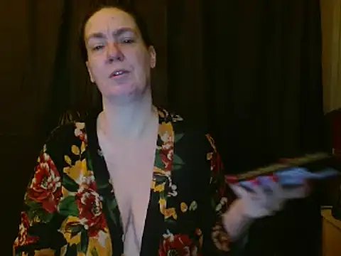 Snapshot of SimoneMoore chatting on 02/13/25, 11:06 SimoneMoore online show from 02/13/25, 11:06