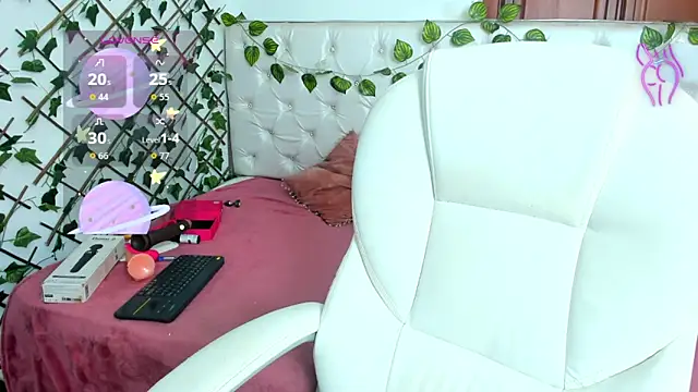 Andrea Williams24 online show from 11/25/25, 02:50