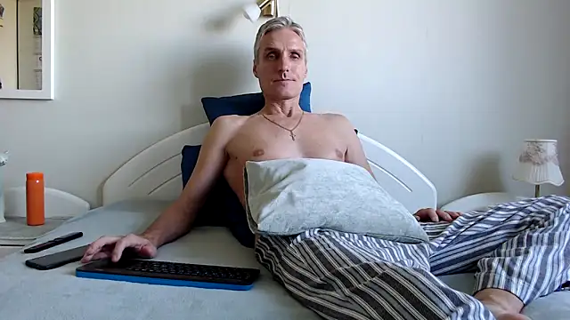 StrongBill online show from 10/11/25, 06:47