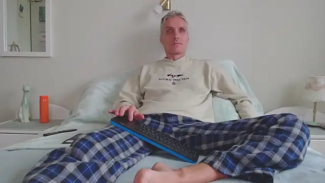 StrongBill online show from 09/20/25, 05:45