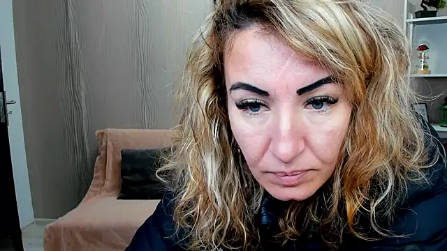 Cassandra Hotty online show from 03/05/25, 03:51