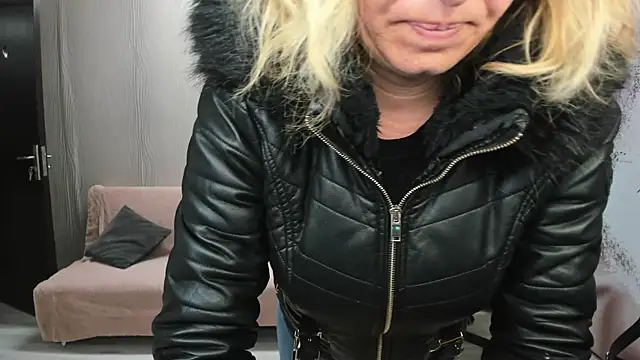 Cassandra Hotty online show from 04/22/26, 02:51
