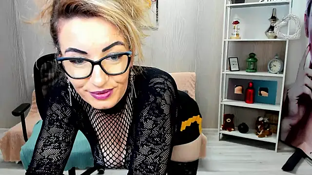 Cassandra Hotty online show from 03/04/25, 07:41