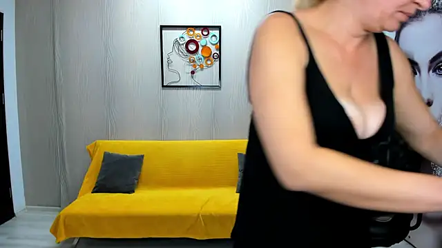 Cassandra Hotty online show from 09/29/25, 03:13