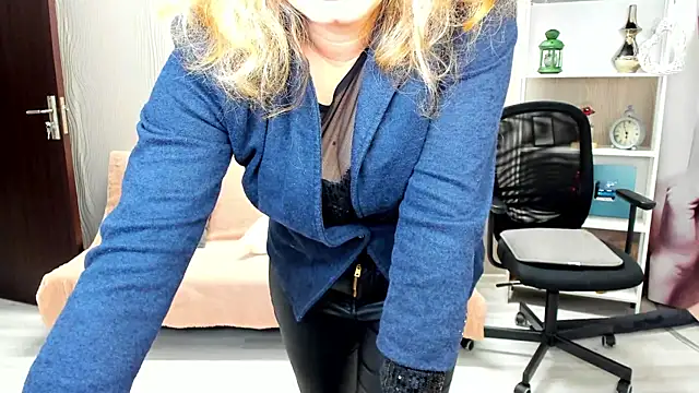 Cassandra Hotty online show from 03/13/25, 03:54