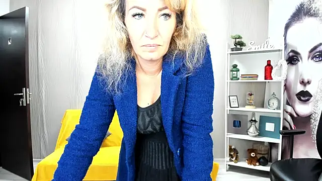 Cassandra Hotty online show from 10/01/25, 03:22