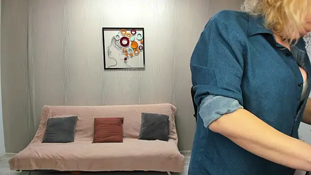 Cassandra Hotty online show from 04/01/26, 03:19