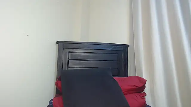 Snapshot of NIKKIE_LOVE chatting on 03/10/25, 04:07 NIKKIE LOVE online show from 03/10/25, 04:07
