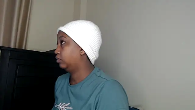 NIKKIE LOVE online show from 03/31/26, 07:32