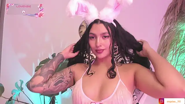 Snapshot of Anngel_1 chatting on 11/13/25, 03:49 Anngel 1 online show from 11/13/25, 03:49