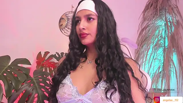 Snapshot of Anngel_1 chatting on 12/16/25, 04:11 Anngel 1 online show from 12/16/25, 04:11