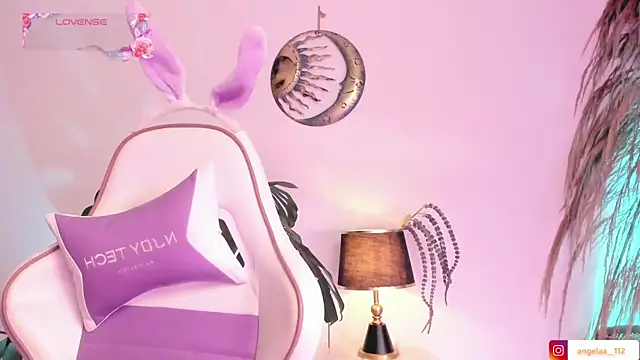 Snapshot of Anngel_1 chatting on 11/04/25, 04:44 Anngel 1 online show from 11/04/25, 04:44