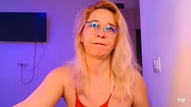 freyyamore1 online show from 04/05/26, 05:36